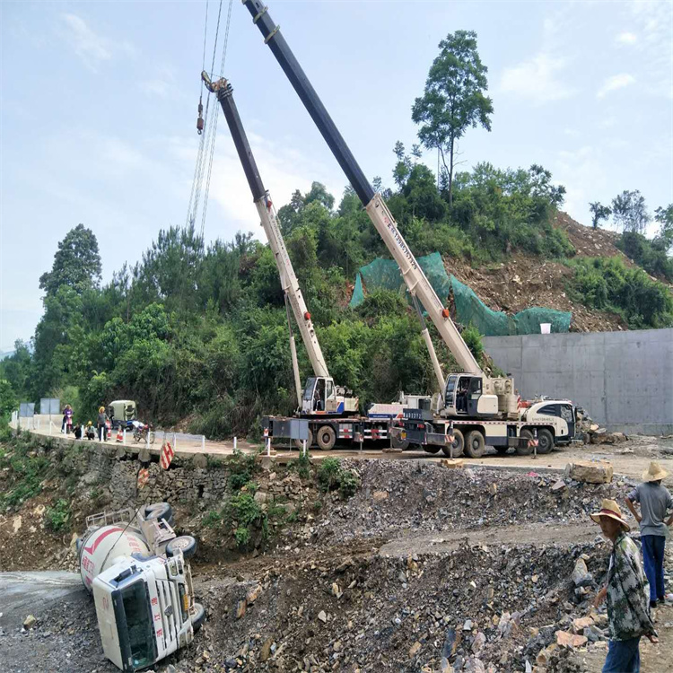 合肥汽车掉沟里叫吊车救援要多少钱